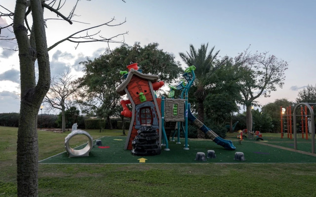 2 Bedroom Apartment in Neot Golf Compound