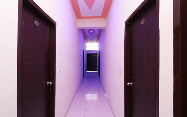 Hotel Almond Leaf By OYO Rooms