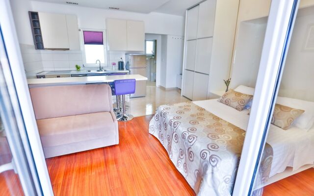 Summer Lounge Apartments