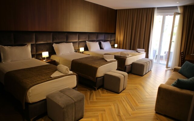 Twin Towers Hotel