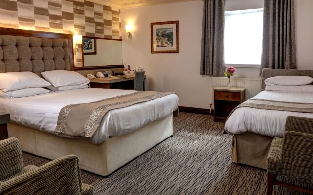 Best Western Plus Pastures Hotel