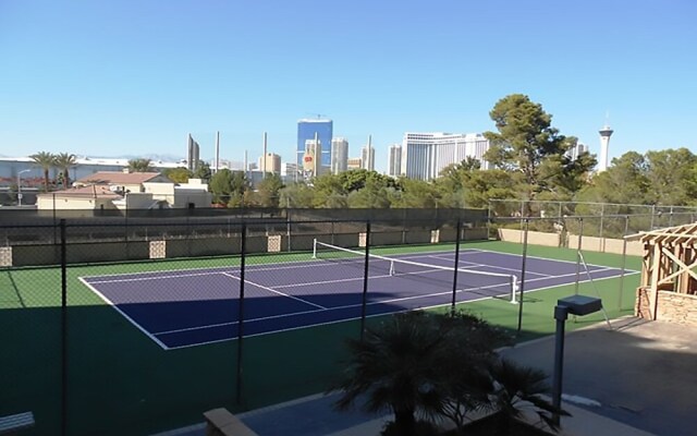 888 Convention Center 3 BEDROOM 2 BATH Condos