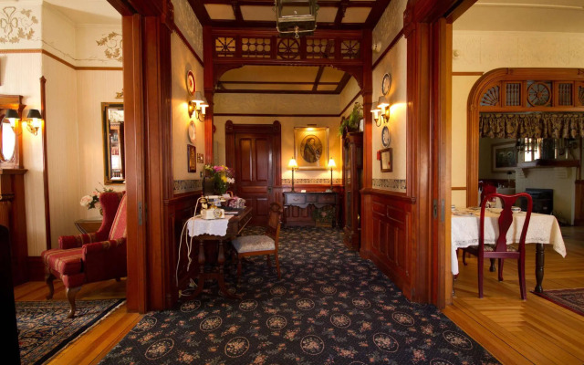Victoria's Historic Inn