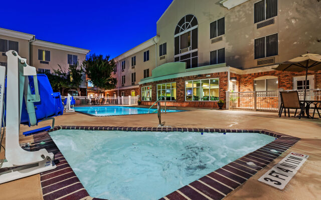 Holiday Inn Express & Suites Eagle Pass by IHG