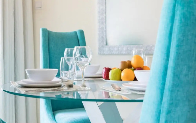 Luxury Urban Retreat w Burj Khalifa Views