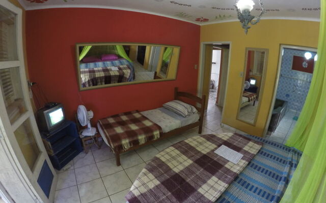 Golfinho Tropical Hostel e Pousada