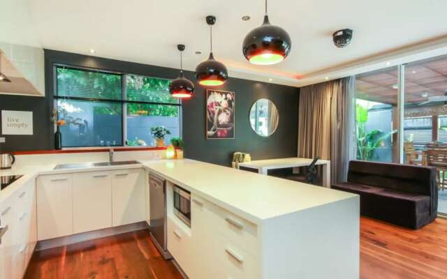 Spacious 2 Bedroom Apartment in Ascot With Large Private Garden