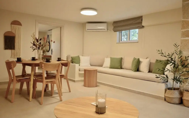 Villa Fleria Seaside Studios & Apts