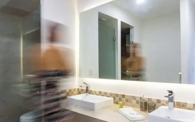 Luxury Studio Rooftop Pool and Jacuzzi
