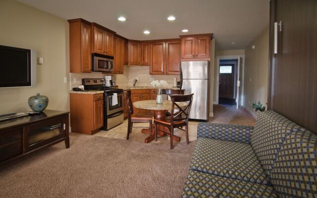 Pacific Reef Hotel & Light Show