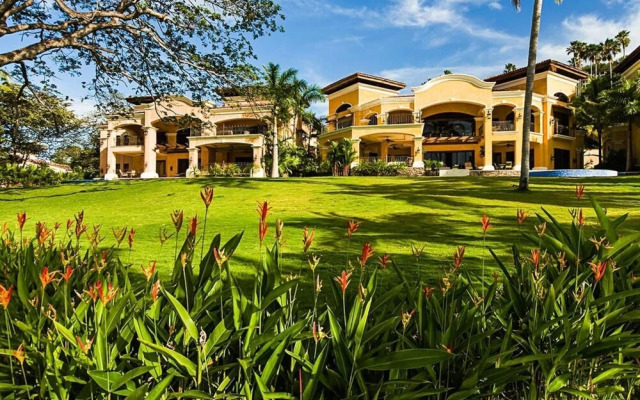 Extravagant Beachfront Mansion in Flamingo - Second to None