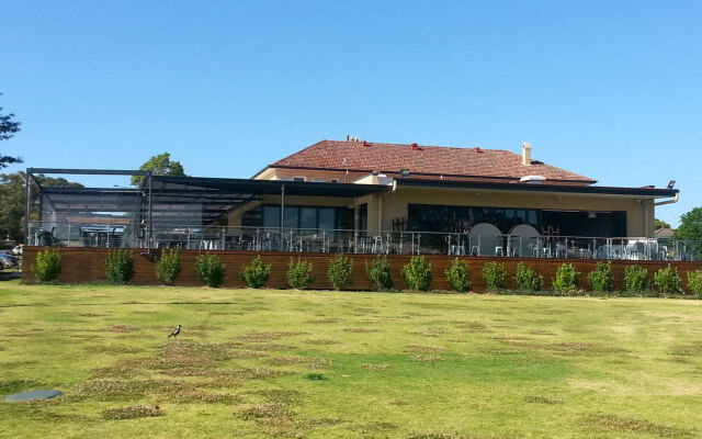 Huskisson Hotel