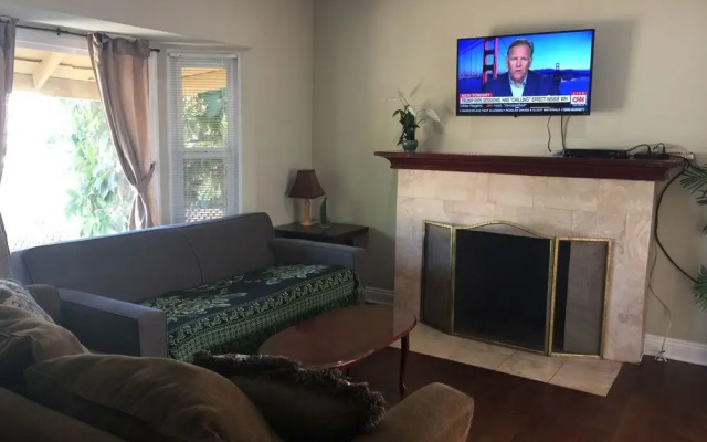 Unique 2 Bedroom in Burbank
