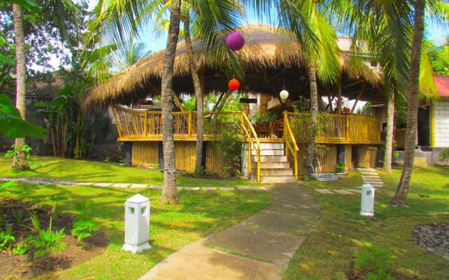Hobbit's House Homestay