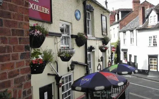 Woodcolliers Arms