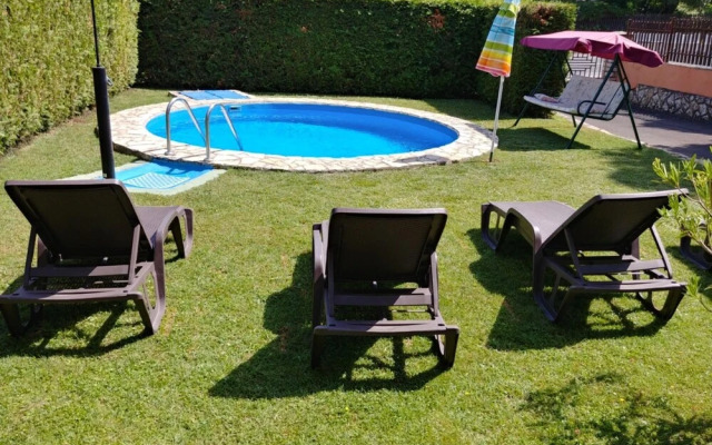 Crystal Apartement F