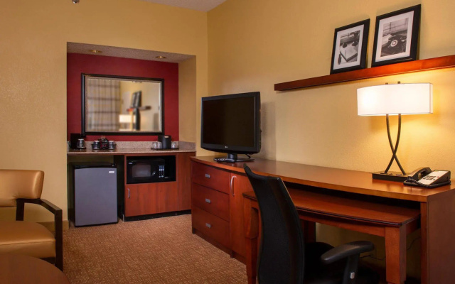 Courtyard by Marriott Richmond West