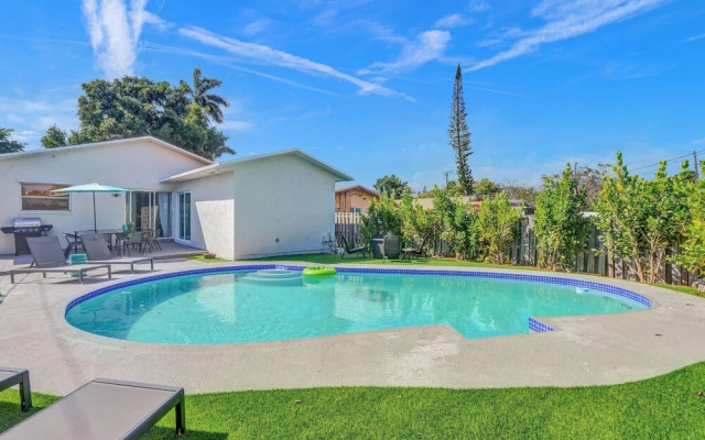 Private Heated Pool & Lovely Home