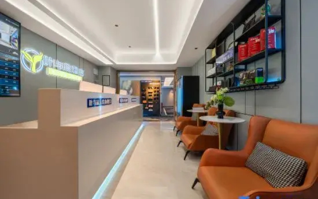 Ye and Chen Esports Movie Hotel