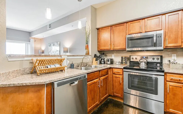 BC-324: Channelside Luxury Apartment