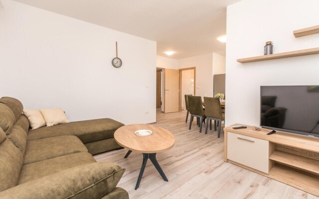 Nice Home in Ninski Stanovi With 4 Bedrooms and Wifi