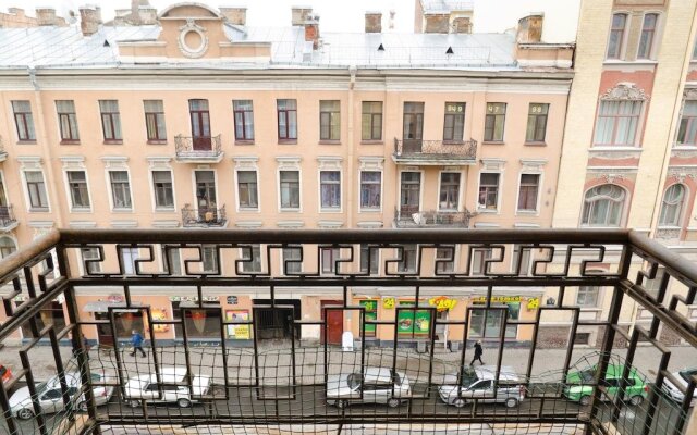 Apartments Next to Kazan Cathedral