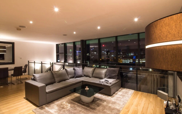 Stunning 3 BR Penthouse Apartment, River View