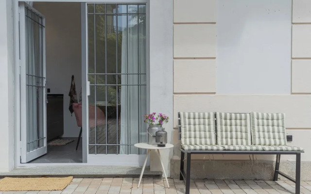 Piccola Como Lotus by Rent all Como