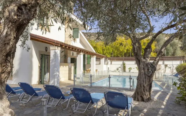 Rhodia Villa in Steni