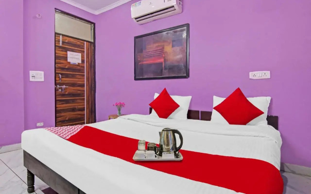 OYO Flagship 70237 Cozy Stay Deluxe