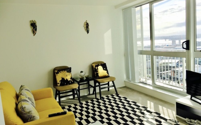 Cosy Two Bedroom High Rise with Harbor Views – Guest Rooms – Auckland