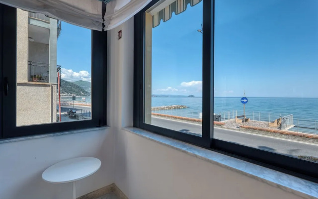 Front Beach Magic Sea - 20m From The Sea