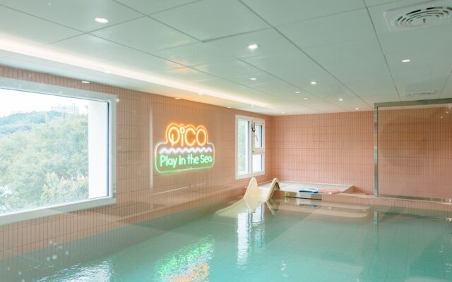 Pico Kids Pool Villa