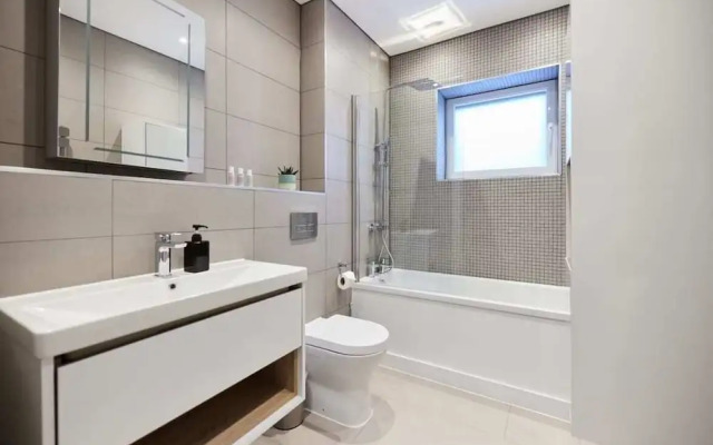The Wembley Park Gem - Lovely 2bdr Flat With Balcony