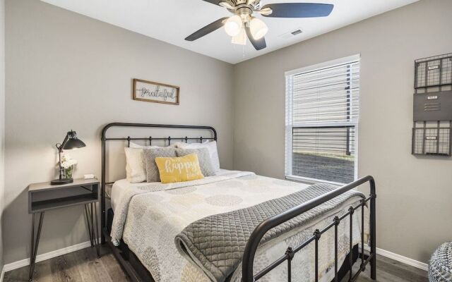 Ozark Overlook - Private Patio & Minutes to Attractions