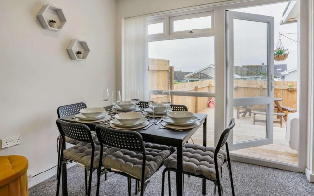 3-bed 5-6 Berth Modernised Bungalow!