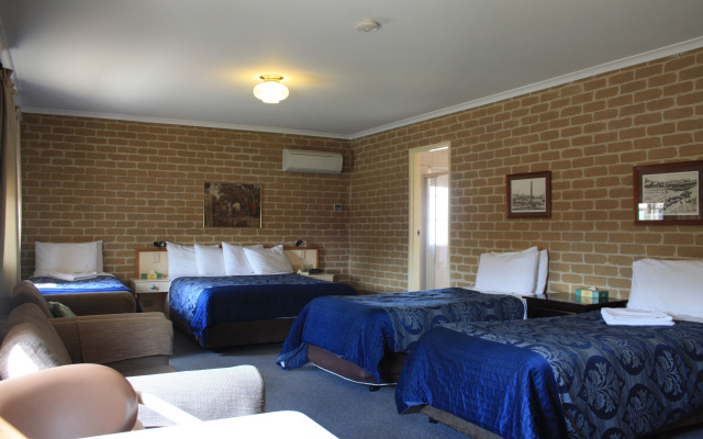 Grand Manor Motor Inn - Queanbeyan – Guest Rooms – Queanbeyan