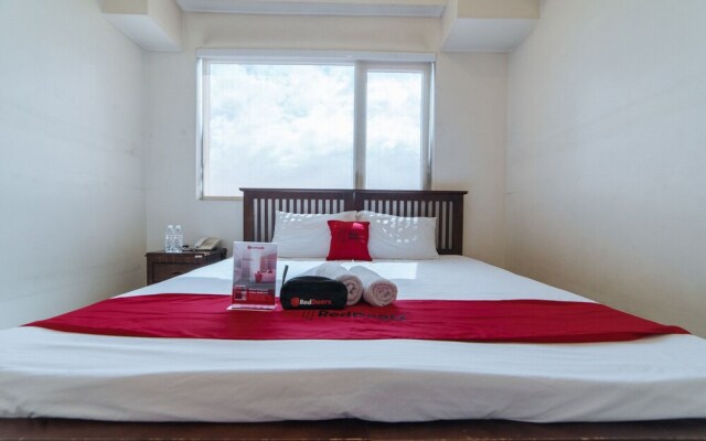 Golden Panda Dormtel by RedDoorz