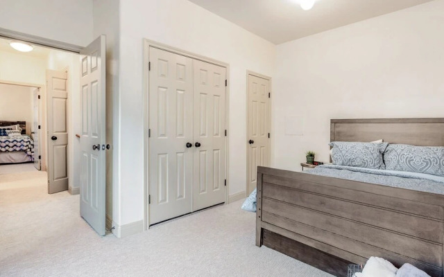 Upstay - Govalle Get-a-way