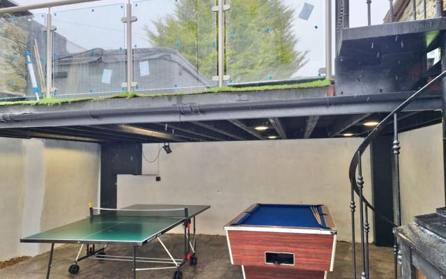 Brackendale Luxury Townhouse, hot Tub,sauna, Games