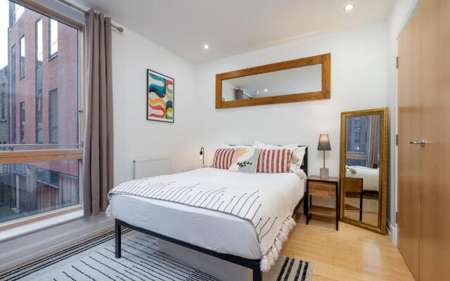 D8 - Canal View Apartment