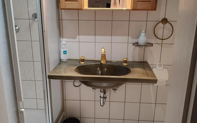 Einzimmerwohnung B und E