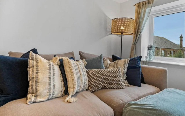 Perfect Location, dog Friendly Beautiful Home