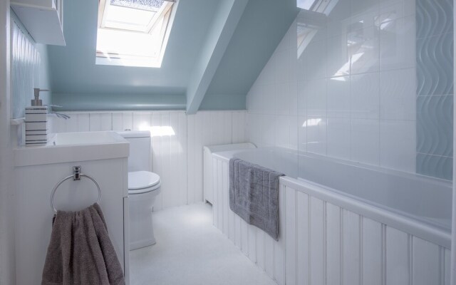 The Nest - 1 Bedroom Apartment - Tenby