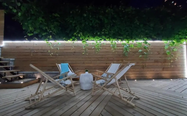 Renovated Guest Suite Near The Lake & High Park in Toronto!