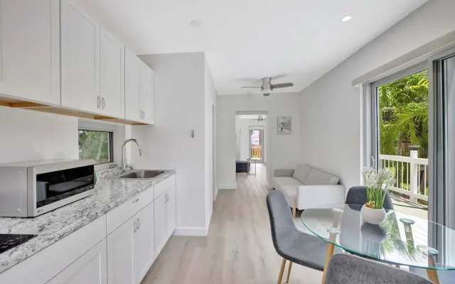 Sunshine Getaway Sleeps 4!