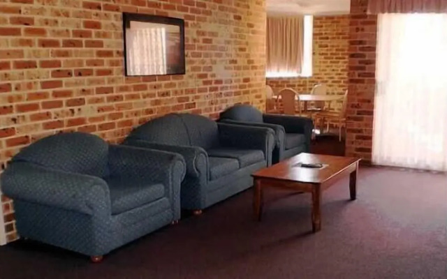 Lake Haven Motor Inn & Palms Restaurant