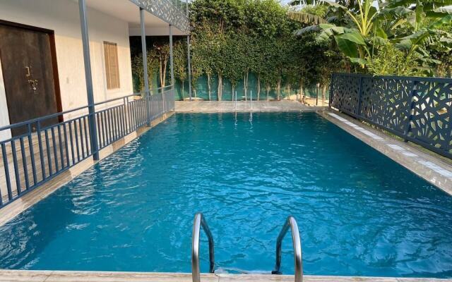 GoBravo 12 - Vansh 4Bhk Farm w/t Pool Sec135 Noida