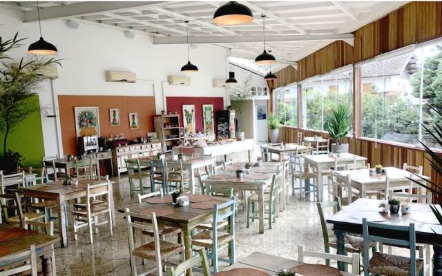 Center Suíço Flats e Shopping