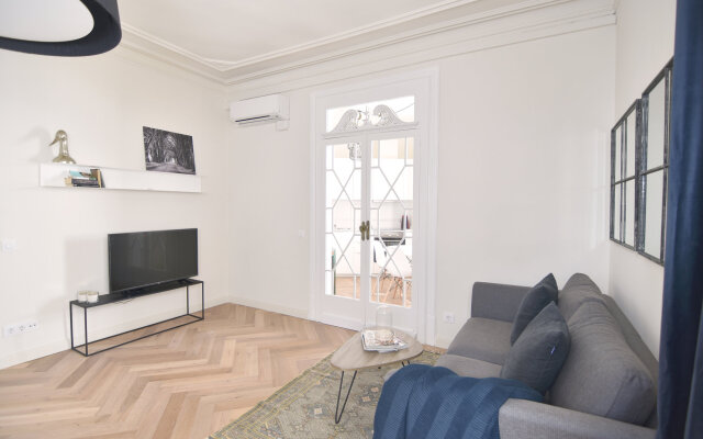 Palau in Barcelona with 2 bedrooms and 2 bathrooms